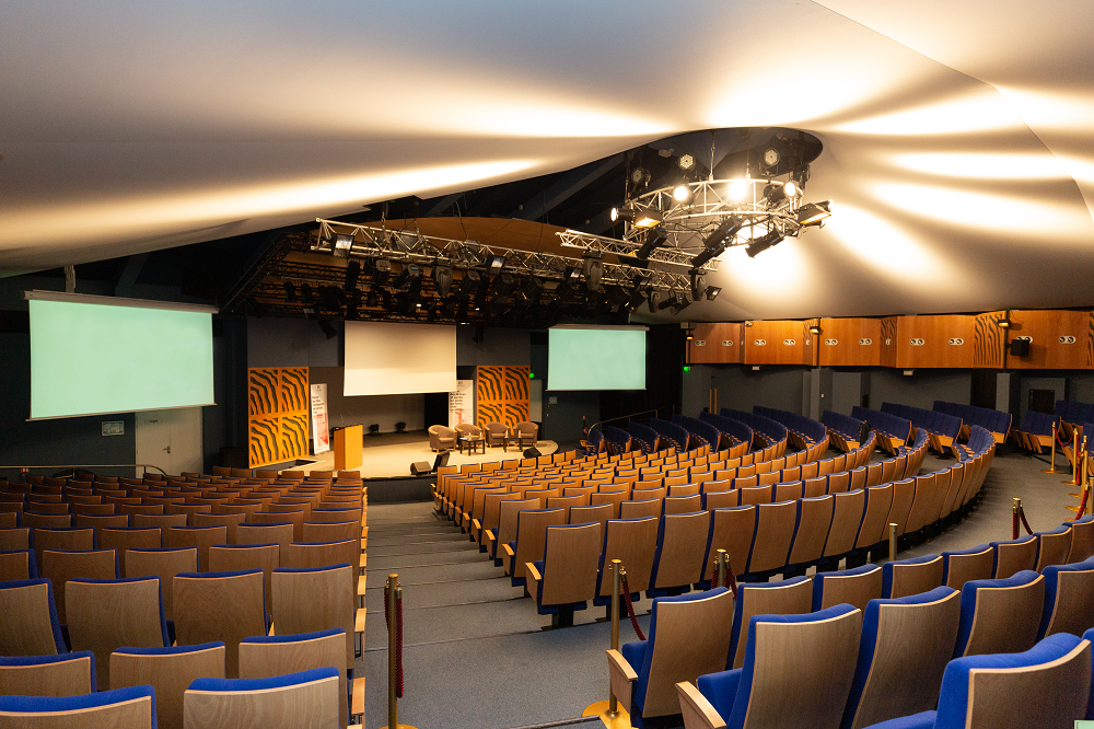 Amphithéâtre pour les conférences du FEI